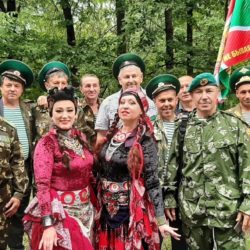 Творческие коллективы ЦКС г. Чебоксары яркими номерами собрали зрителей на открытой площадке Парка «Лакреевский лес» в День пограничника!